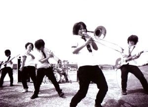 ORESKA BAND! - Ikasu (Guitar/Vocals), Tae-san (Drums), Leader (Trombone), Saki (Trumpet), Moriko (Tenor Saxophone), Tomi (Bass/Vocals)